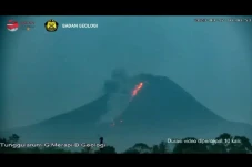 Jumat Malam, Gunung...