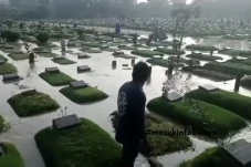 Kali Cikeas Meluap,...