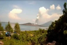 Gunung Anak Krakatau...