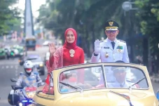 Perjalanan Karier Istri...