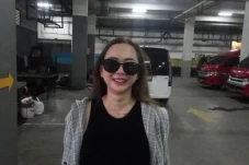 Demi Nonton Arctic Monkeys,...