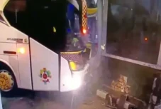 Diduga Rem Blong, Bus...