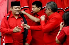 Kepala LKPP Hendrar...