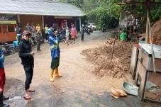Kakak Beradik Tewas...