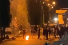 Baubau Mencekam! Bentrok...