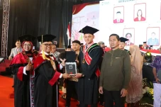 1.303 Wisudawan Telkom...