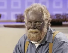 Papa Smurf Asli, Kulit...