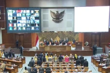 DPR Terima 6 Surpres...