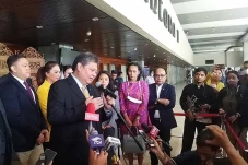Perppu Cipta Kerja Disahkan...