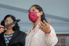 3 Anaknya Masuk Islam...