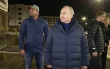Terlihat di Mariupol,...