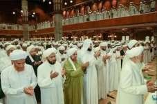 Sholat Tarawih Berapa...