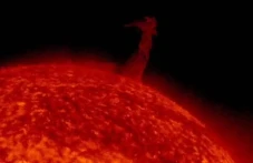 Tornado Surya Berkecepatan...