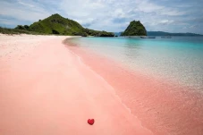 Deretan Pantai dengan...