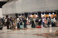 Libur Nyepi, Penumpang...