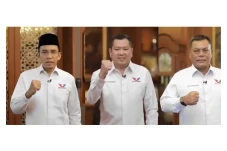 HT, TGB, dan Joni Supriyanto...