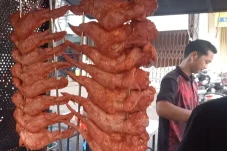Mencicipi Beragam Kuliner...