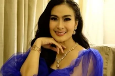 Iis Dahlia Awet Muda...