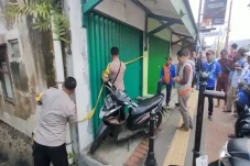 Geger Pegawai Toko Sembako...