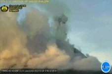 Gunung Ili Lewotolok...