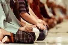 Mana Lebih Utama, Sholat...