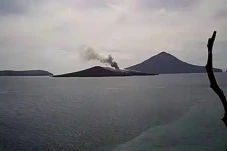 Gunung Anak Krakatau...