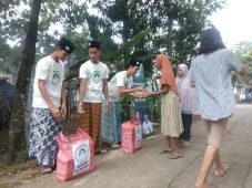 SDG Bagikan Takjil Untuk...