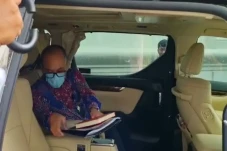 Menghadap Presiden,...