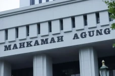Gaya Hidup Hedon Jadi...