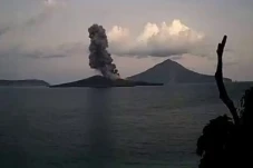 Gunung Anak Krakatau...