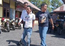 Akibat Rebutan Lapak,...