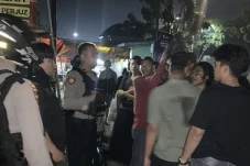 Bangunkan Sahur Pakai...
