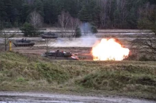 18 Tank Leopard 2 Sumbangan...