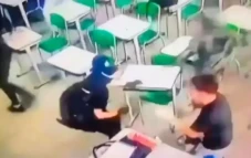 Siswa Serang Para Guru...