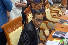 Johan Budi Doakan Mahfud...