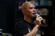 Larang Nyanyikan Lagu...