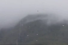 Selama 6 Jam, Gunung...