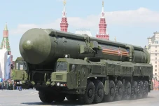 Unjuk Kekuatan, Rusia...