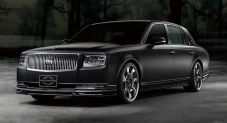 Senggol Rolls-Royce...