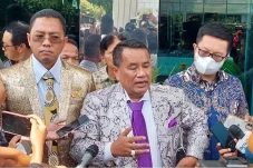Teddy Minahasa Dituntut...