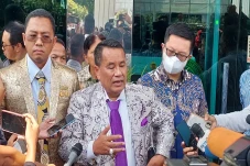 Teddy Minahasa Dituntut...