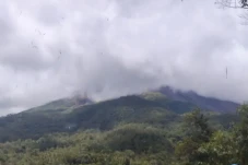 Aktivitas Vulkanik Gunung...