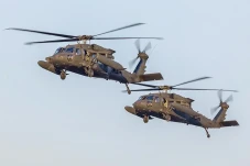 2 Helikopter Black Hawk...