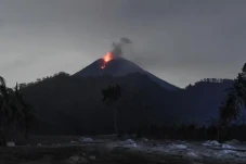 Badan Geologi: Gunung...