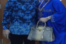 Viral Istri dan Anak...
