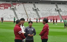 Jokowi Pantau Latihan...