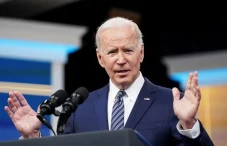 Biden Tolak Seruan Usir...