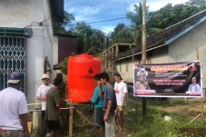 Pasok Air Bersih, Warga...