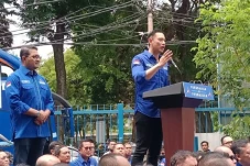 Sambangi PTUN Terkait...