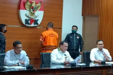 Rafael Alun Trisambodo...